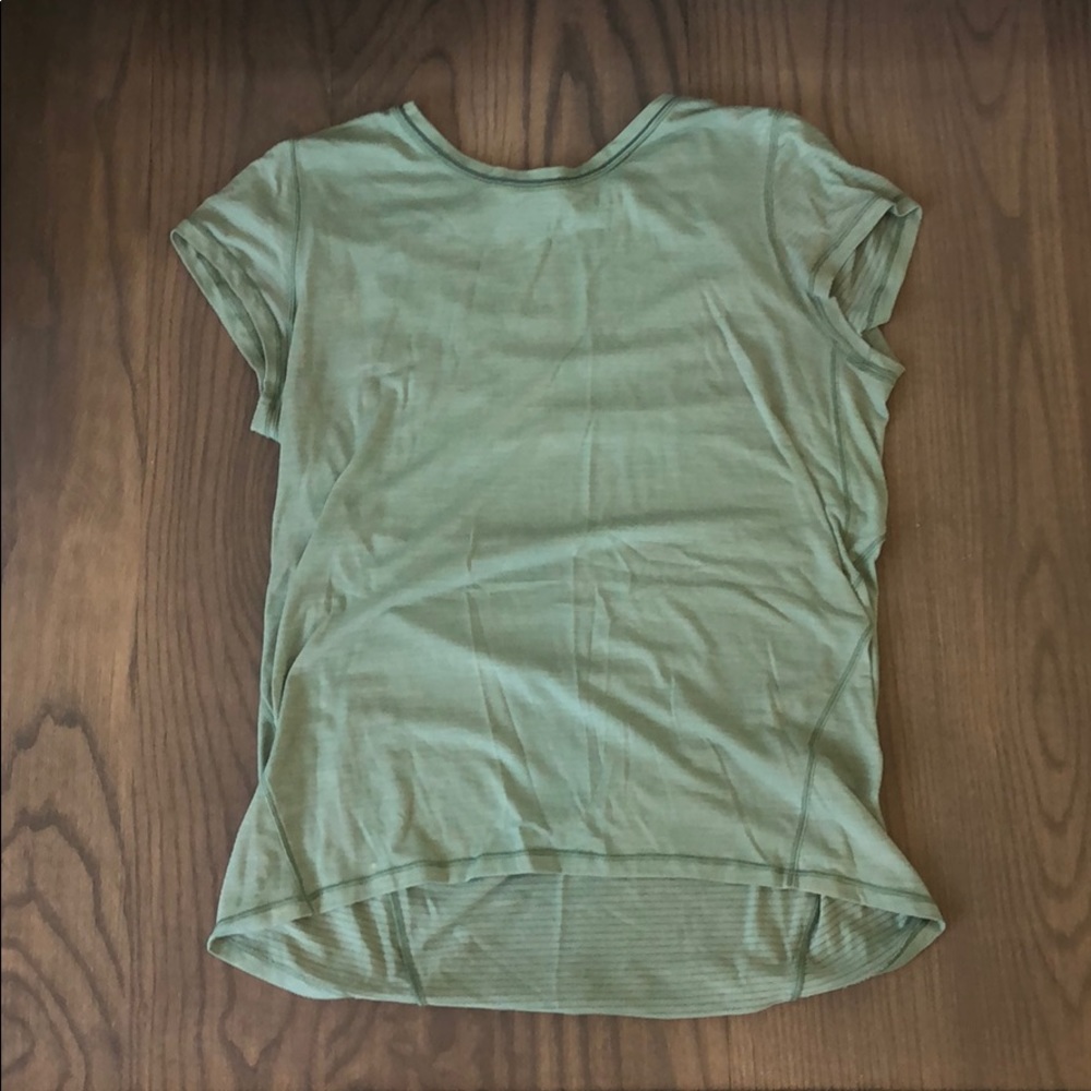Lululemon t shirt